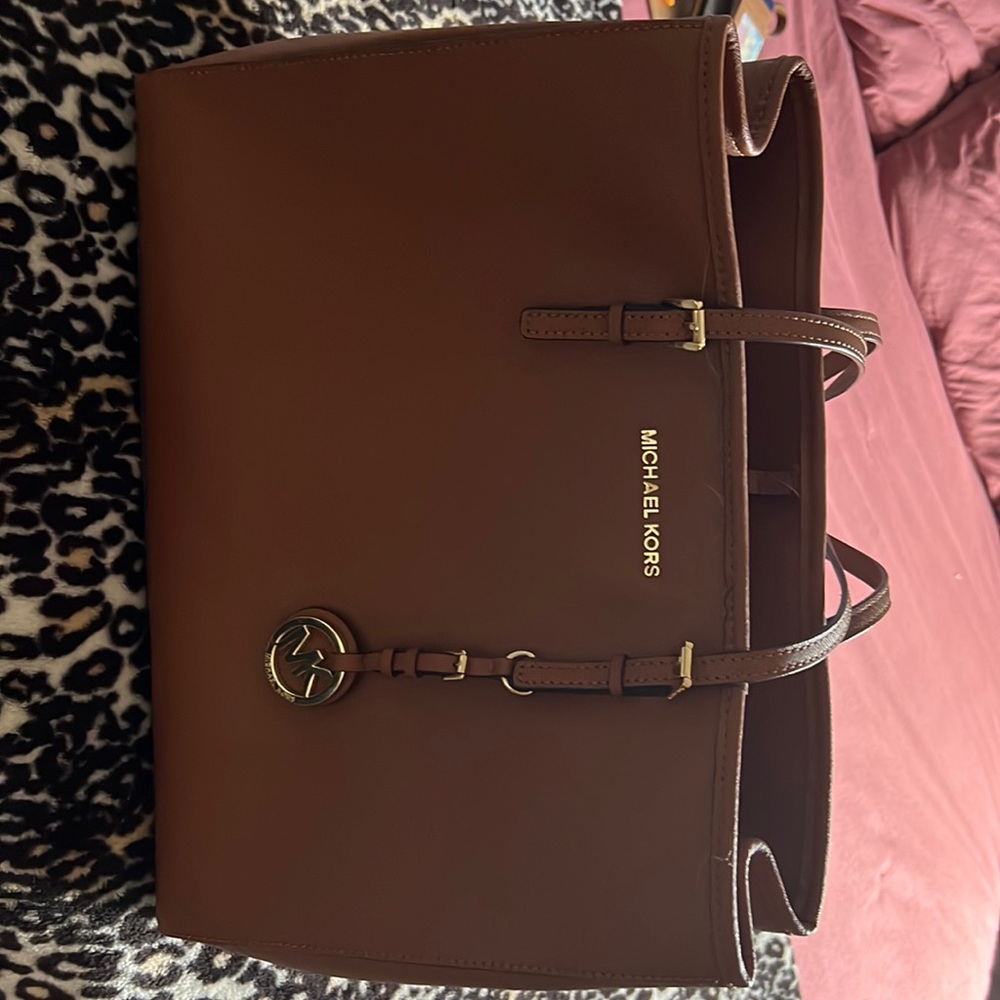 it's pretty, it's medium. I bless it why don't I use it only used 2 times